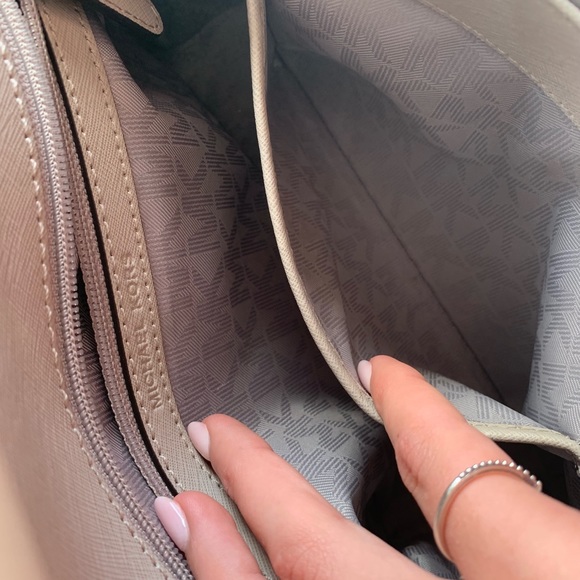 Authentic Michael Kors Purse - Picture 6 of 8